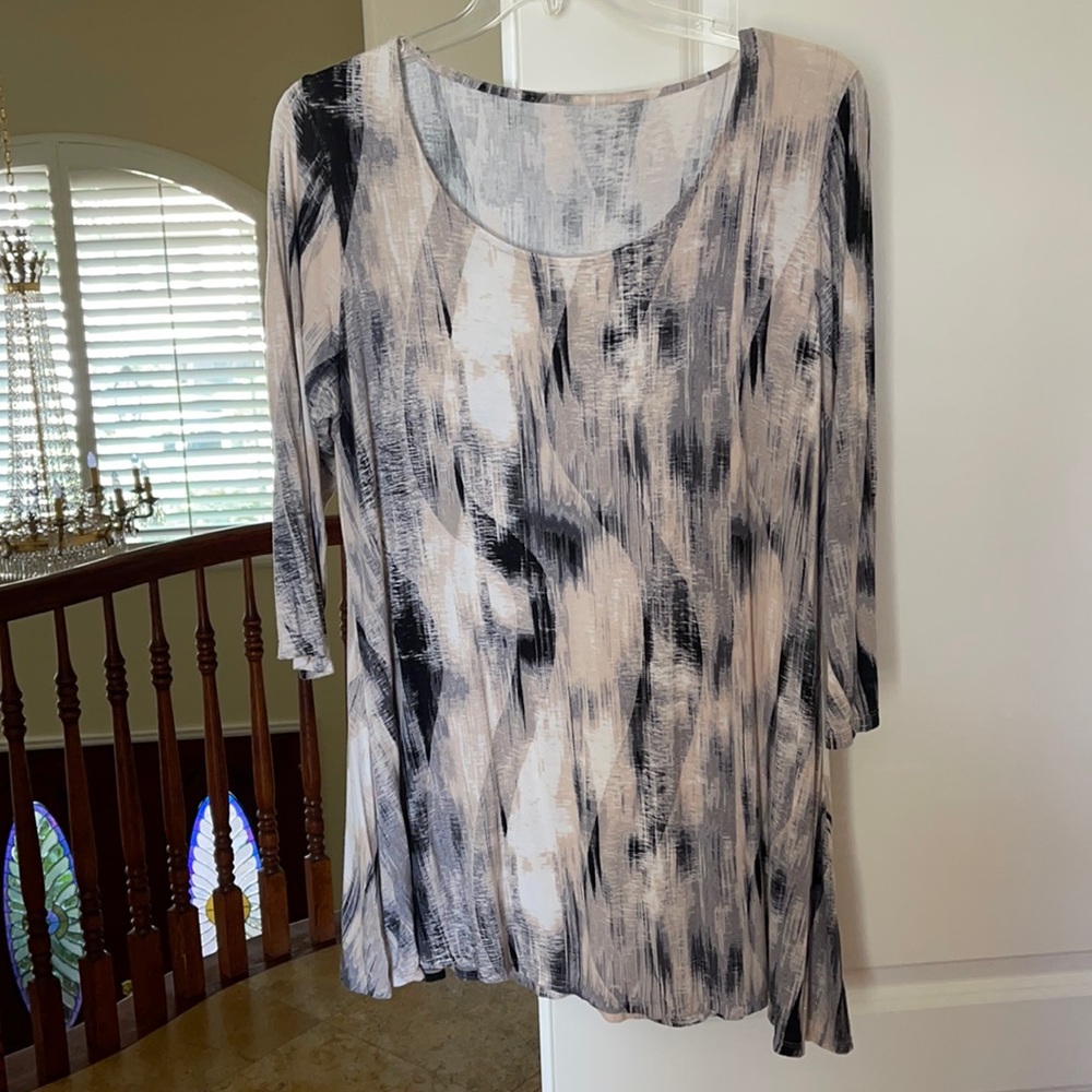 Rose & Olive cute tunic for everyday wear. Tags removed for comfort.Size 1X. EUC